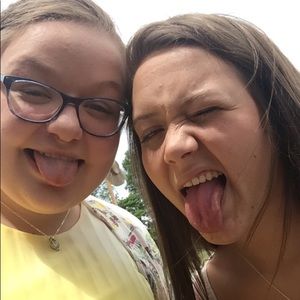 Meet your Posher, Caitlin